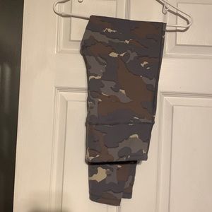 Mono B Camo Leggings - XL - thick material